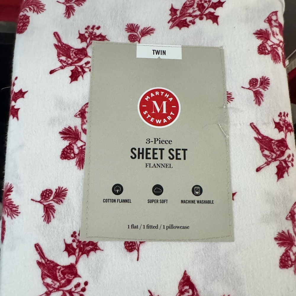 Martha Stewart Twin Red and White Flannel Sheet Set